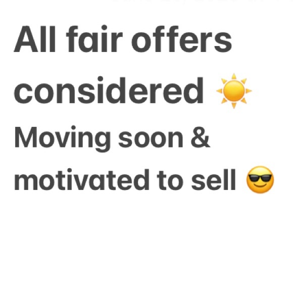 Meet your Posher, Emily - Picture 2 of 3